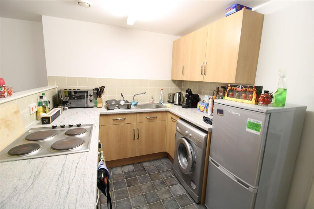 Property photo 3 of 5 Kitchen