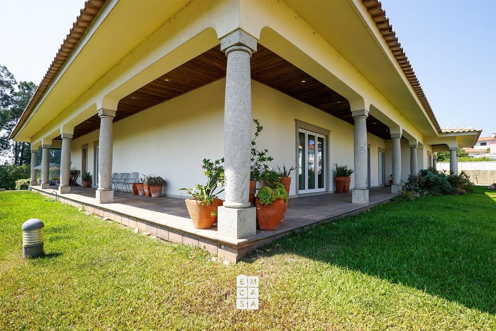 Property photo 3 of 79