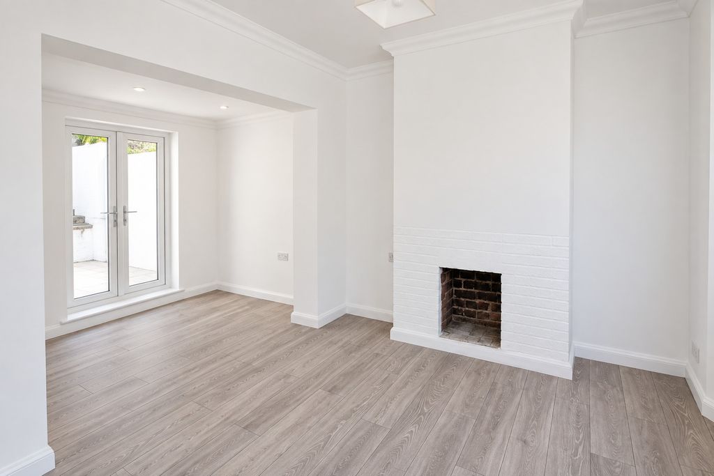 Property photo 2 of 8 5548451