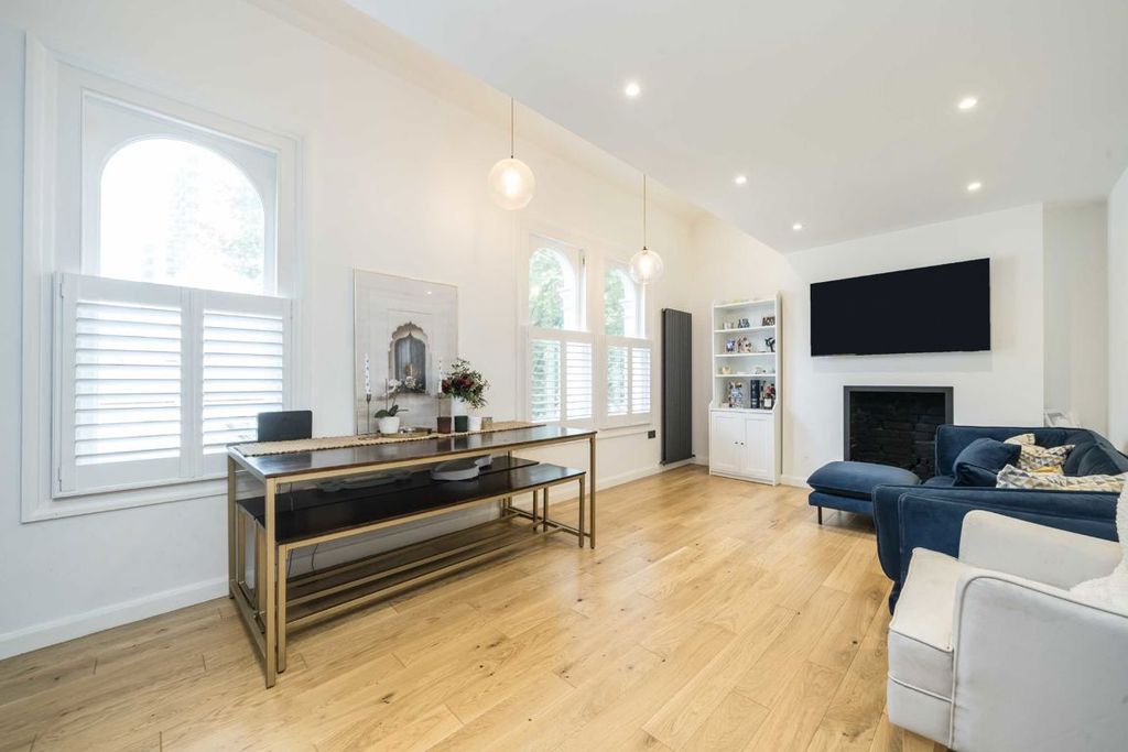 Property photo 2 of 8