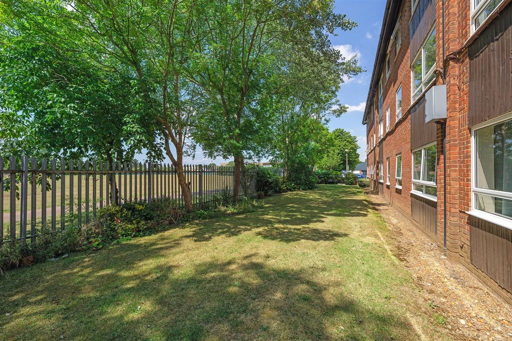 Property photo 3 of 8 Berkeley Court-8.Jpg