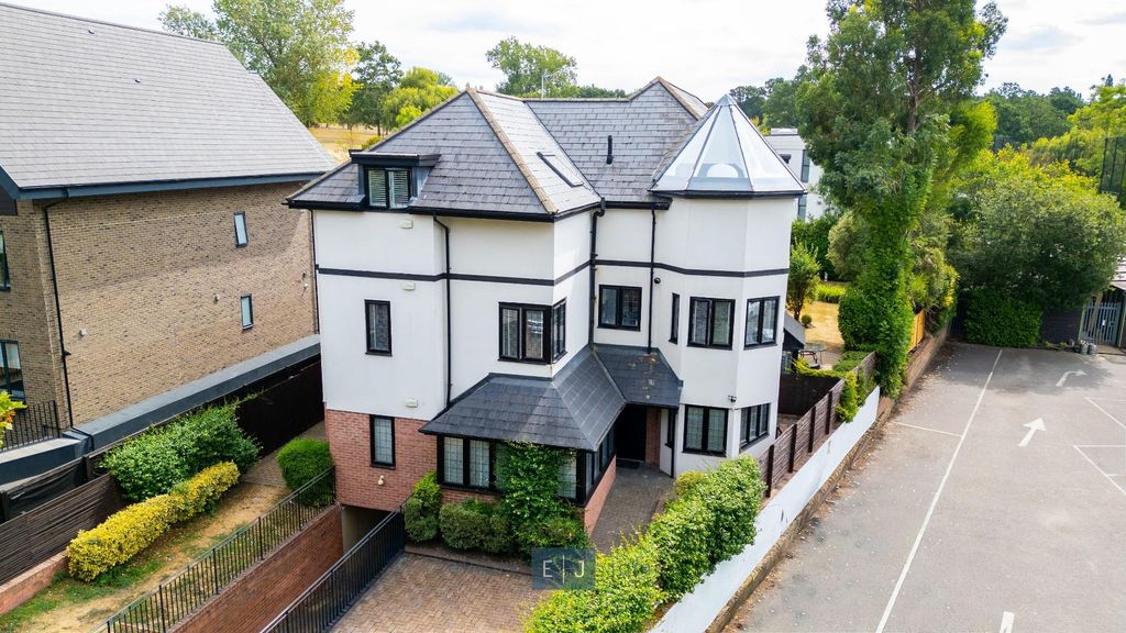 Property photo 1 of 39
