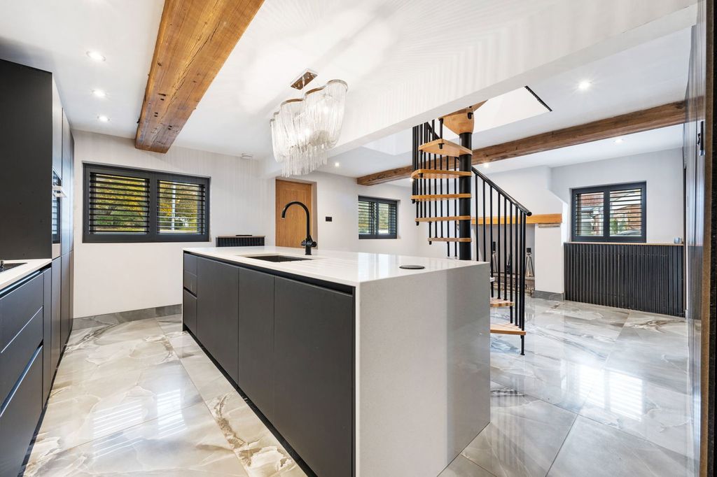 Property photo 3 of 40