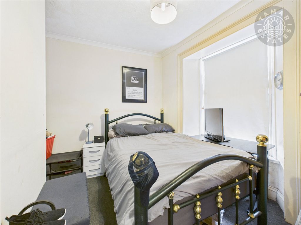 Property photo 2 of 6 Bedroom