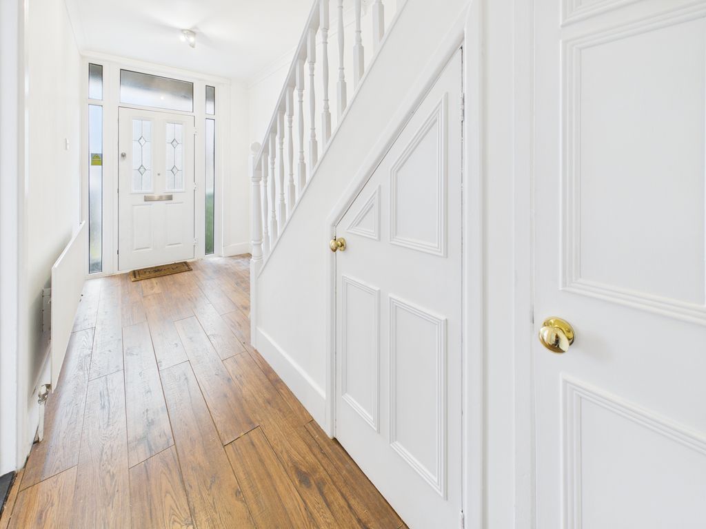 Property photo 2 of 21 Cam05068G0-Pr0053-Still005