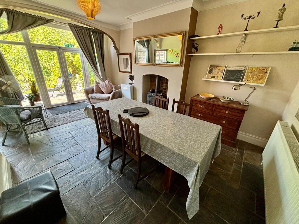 Property photo 3 of 27