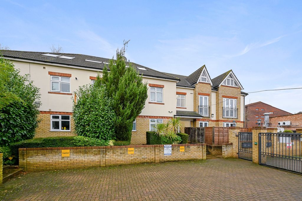 Property photo 2 of 8 6