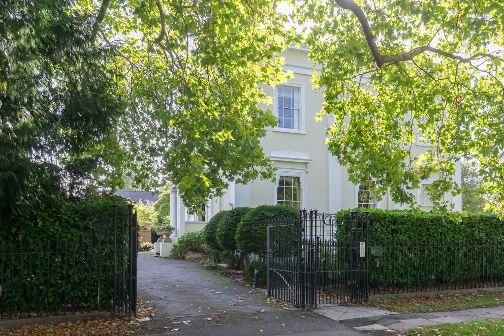 Property photo 1 of 8