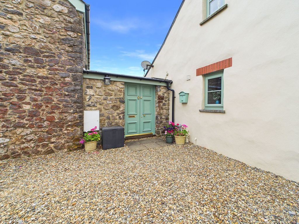 Property photo 2 of 35