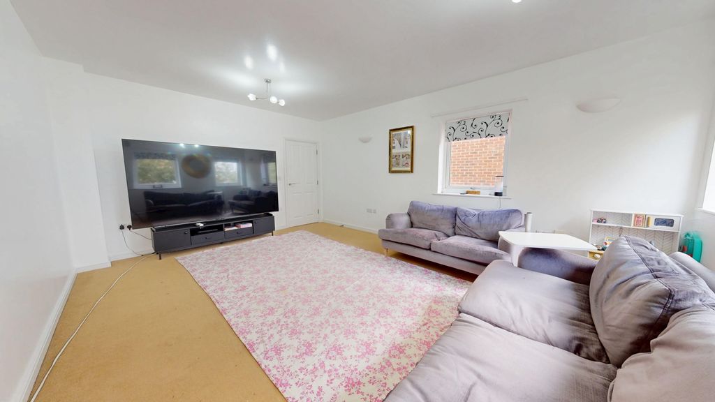 Property photo 3 of 14 Photo 9