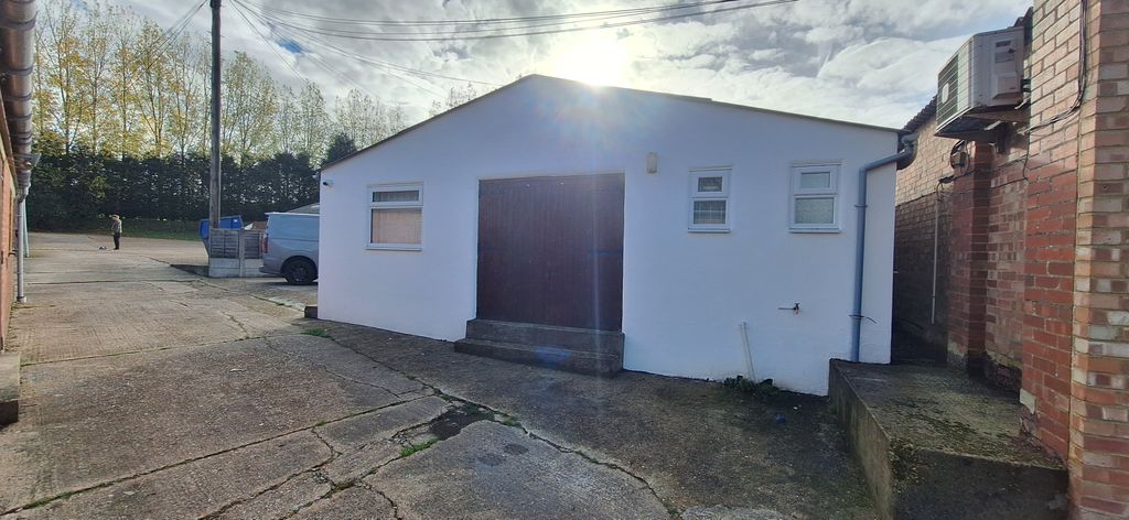 Property photo 1 of 2