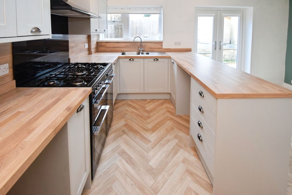 Property photo 2 of 15 7d216d32-Kitchen 201