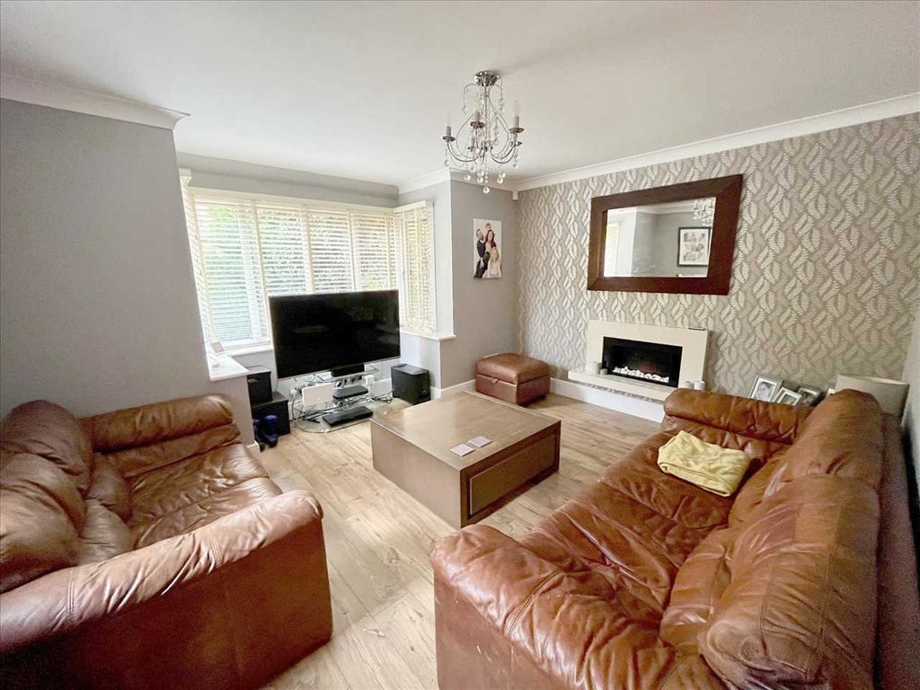 Property photo 2 of 16 Lounge