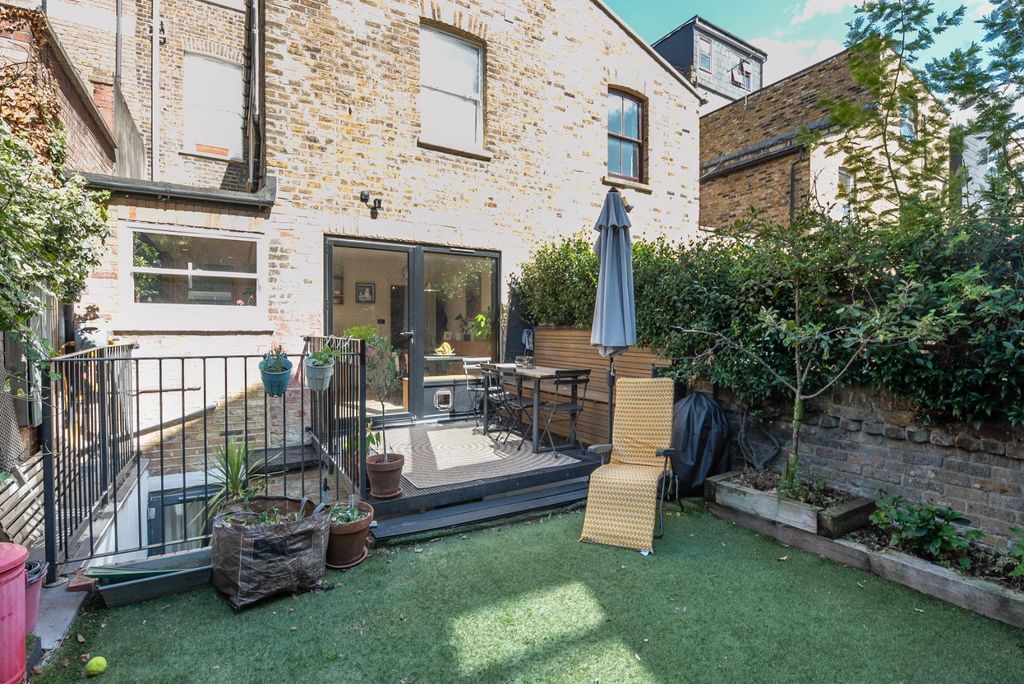 Property photo 3 of 18 Garden