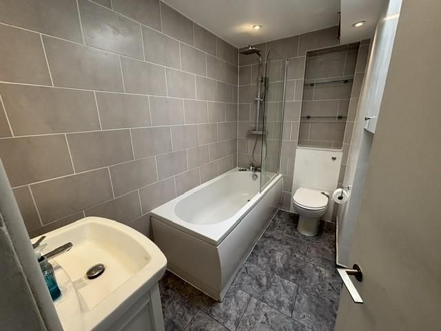 Property photo 3 of 7 Bathroom