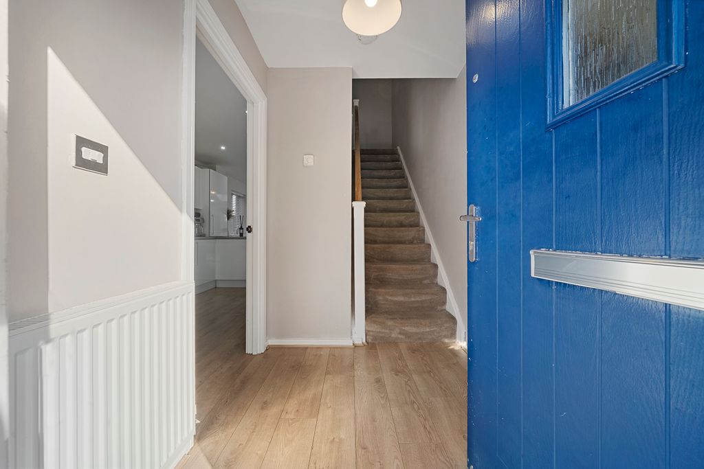 Property photo 2 of 28