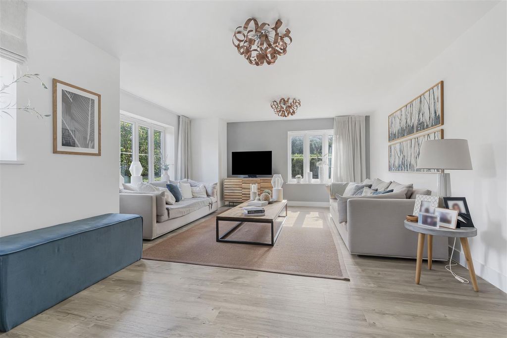 Property photo 3 of 26 18_62330.Jpg