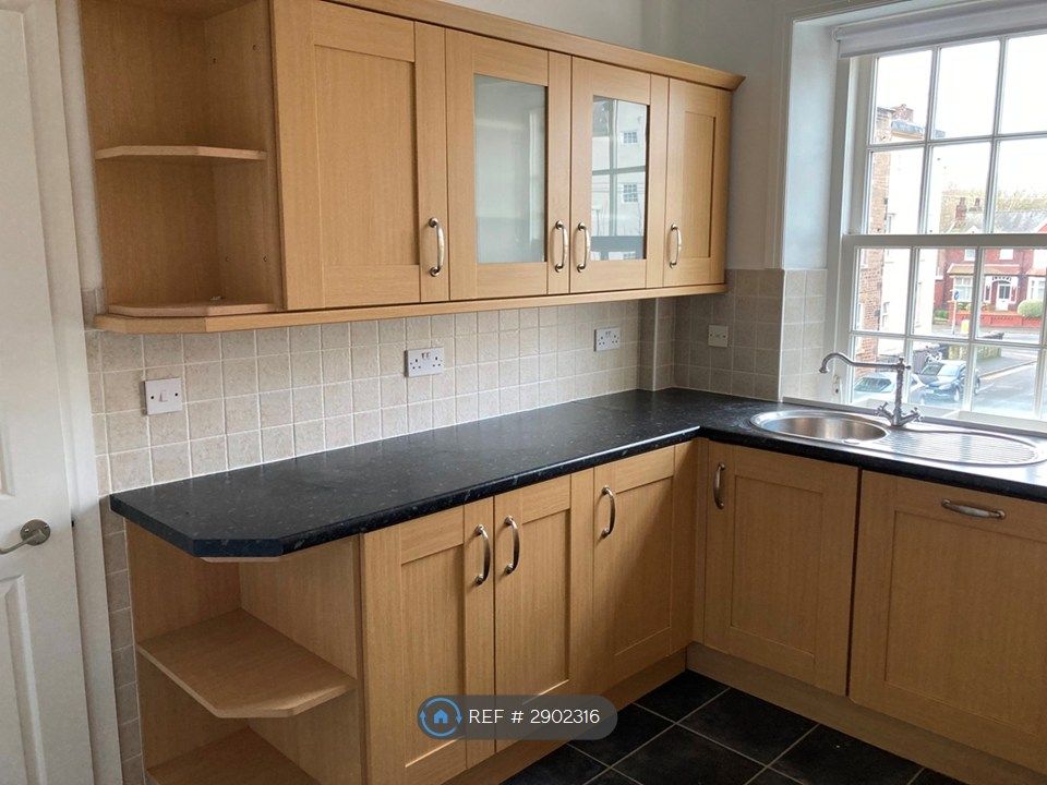 Property photo 2 of 18 Kitchen