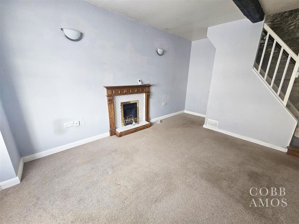 Property photo 3 of 14 Living Room.Jpg