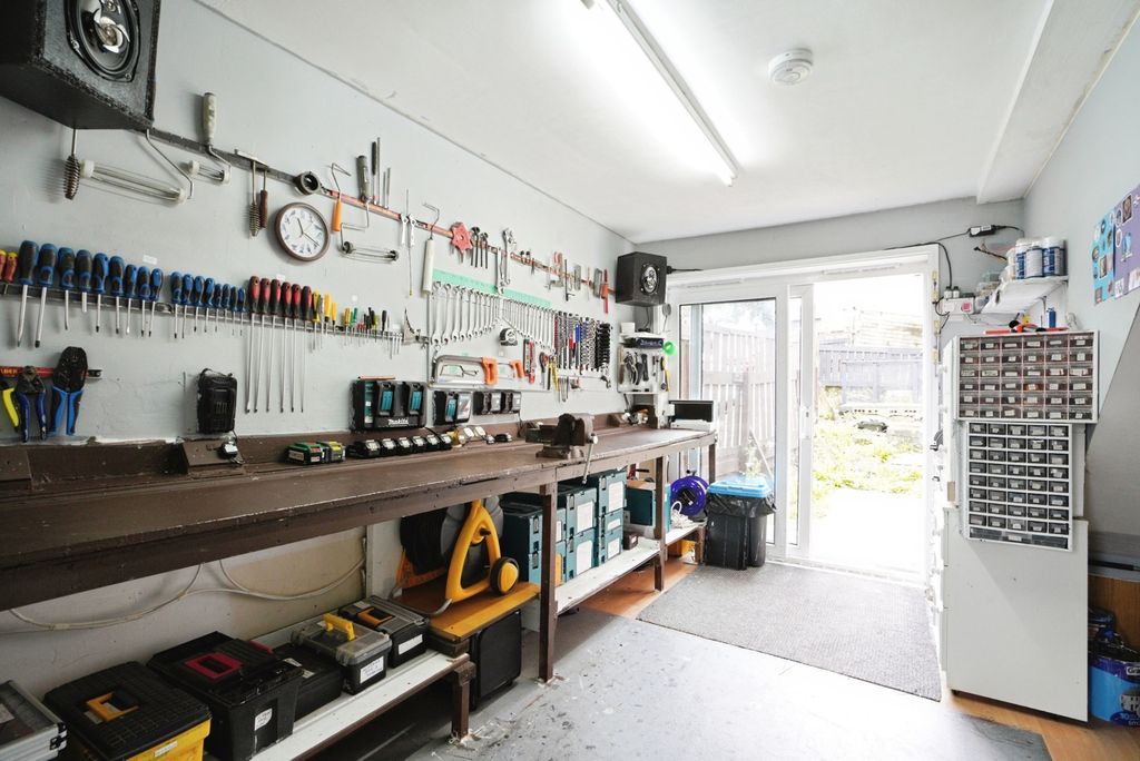 Property photo 2 of 17 Photo