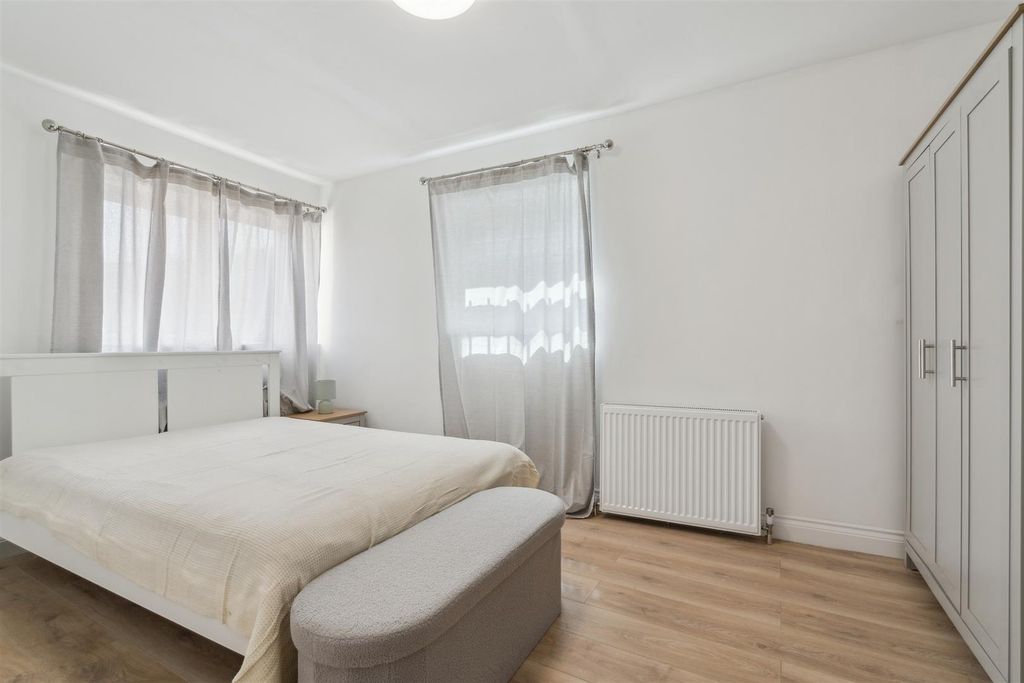 Property photo 3 of 9 Merton Road, Wimbledon Bedroom 2