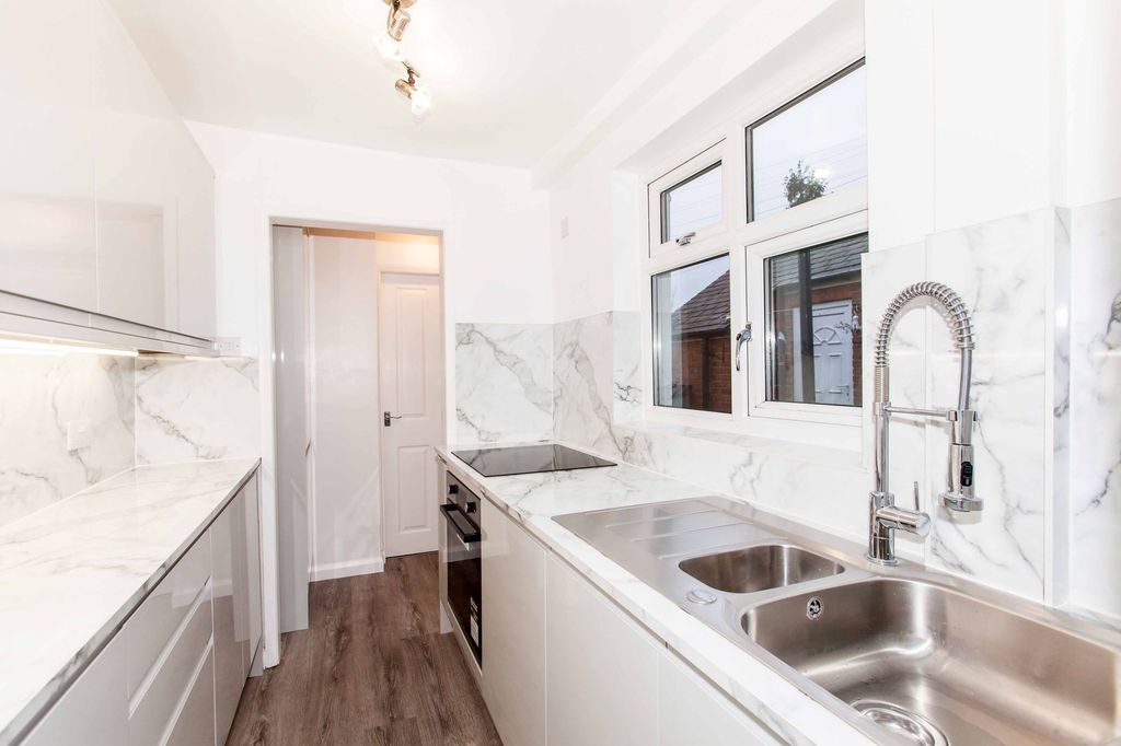 Property photo 2 of 26