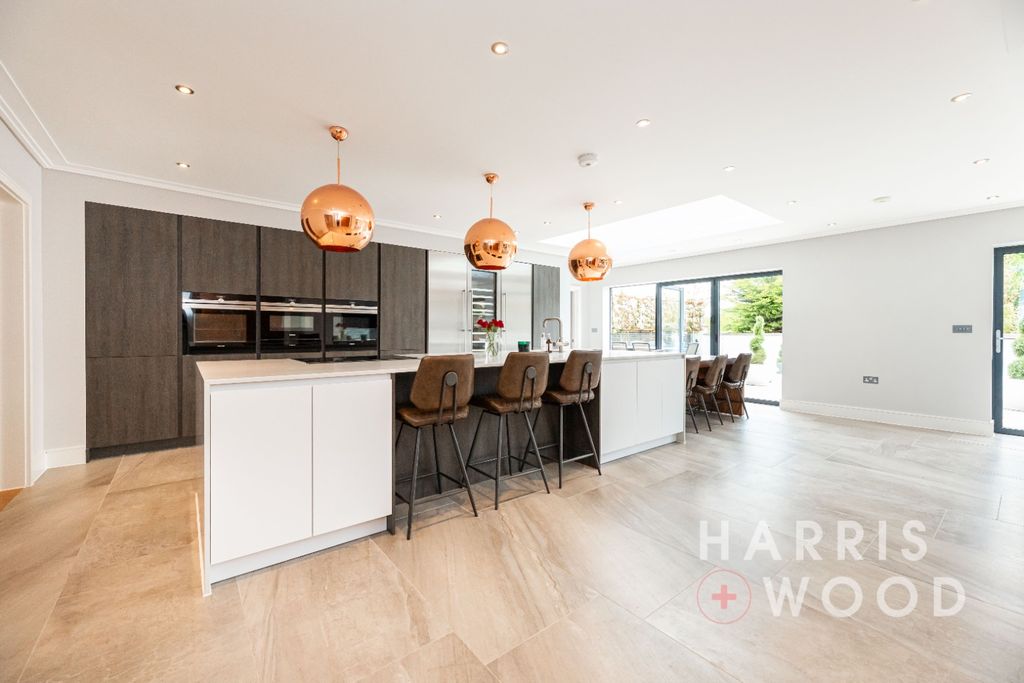 Property photo 2 of 67 3928655
