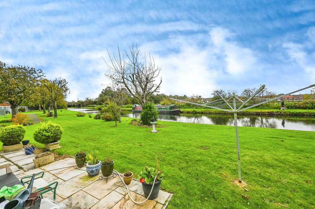 Property photo 3 of 17 Photo