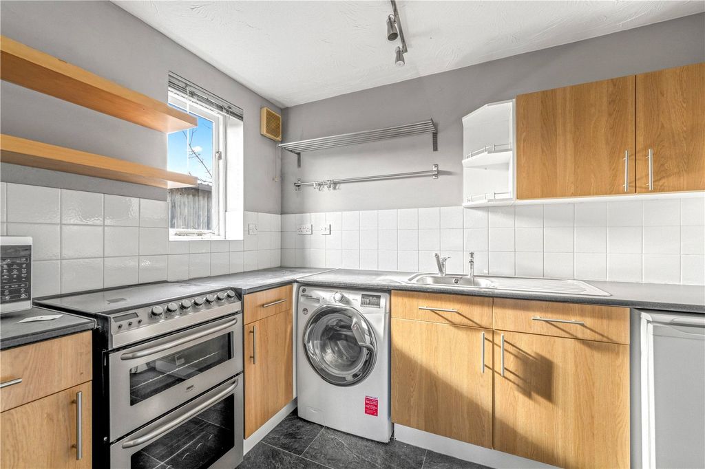 Property photo 3 of 6 Picture No. 32