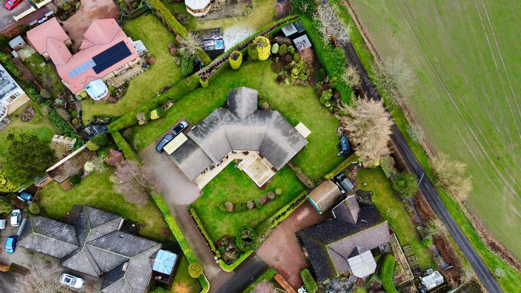 Property photo 2 of 43