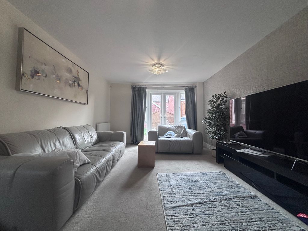 Property photo 3 of 11