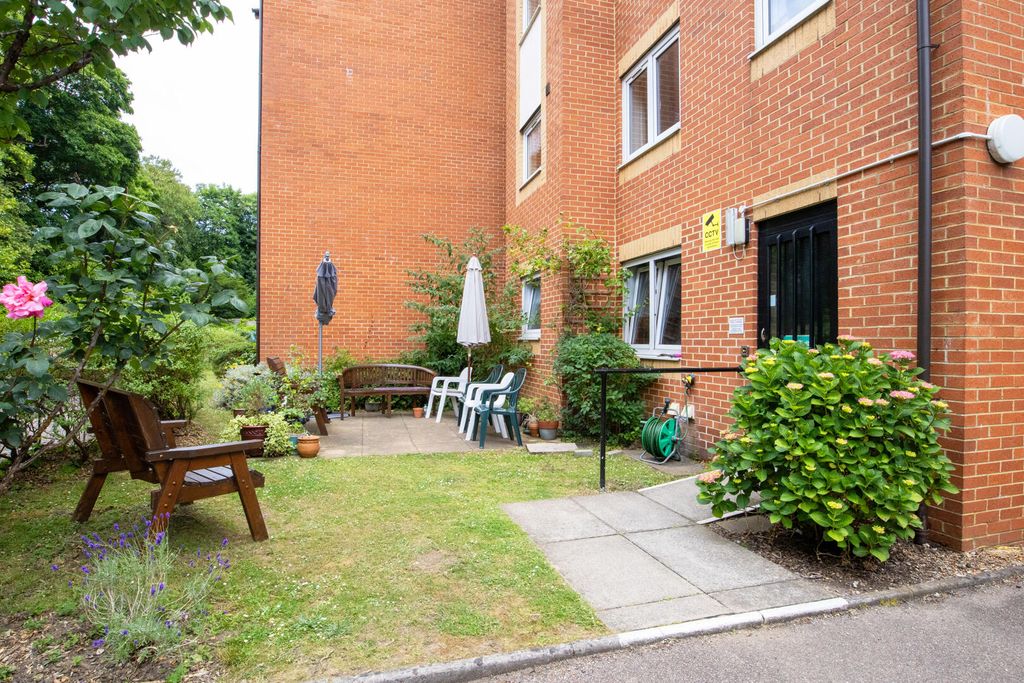 Additional image 8 of 1 bed flat for saleBrighton Road, Coulsdon CR5