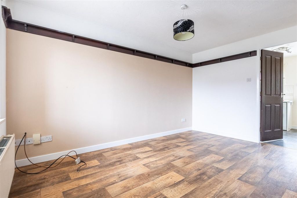 Property photo 2 of 9 Living Room