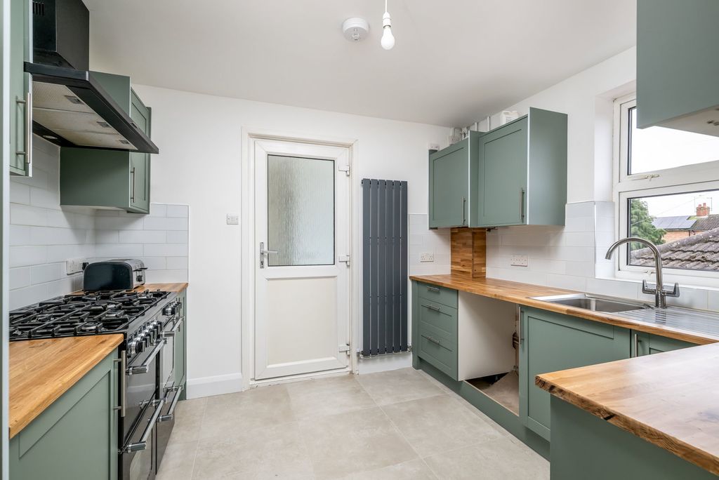 Property photo 2 of 21