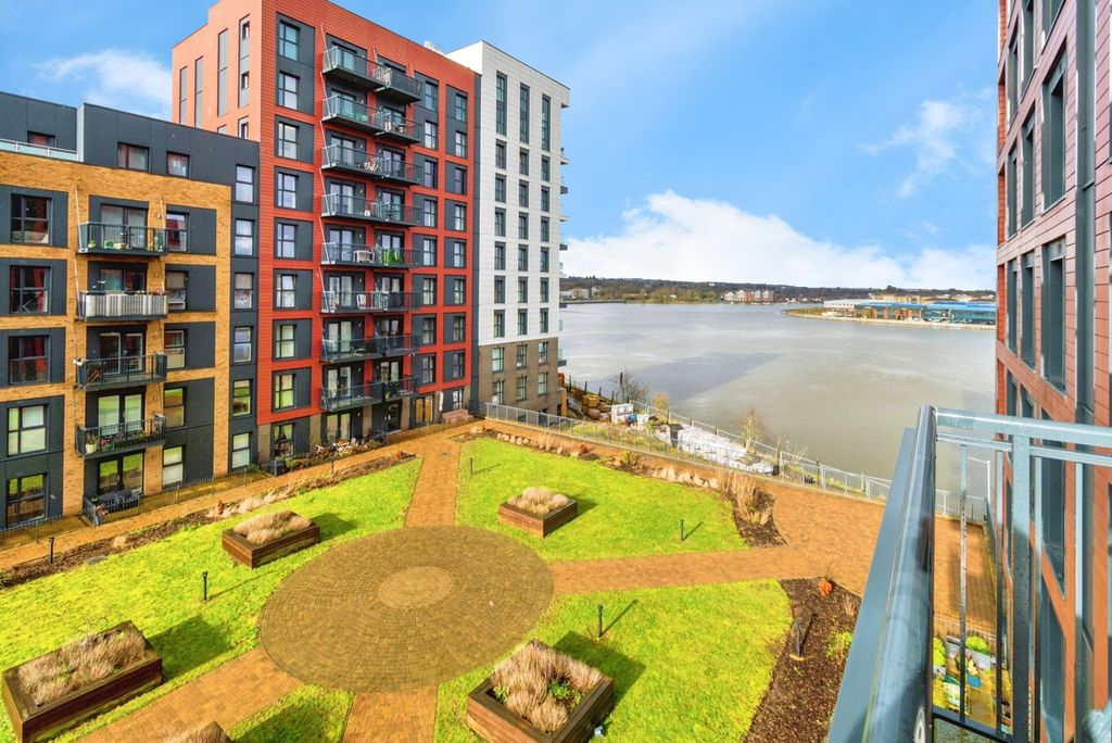 Property photo 2 of 14 Pbox-Img.Jpg