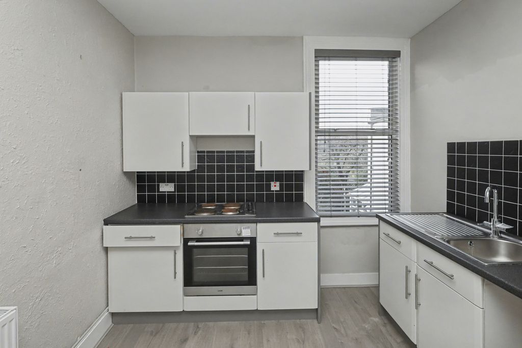 Property photo 3 of 26 35A Thetford Road, Ashford, Middlesex, Tw15 3Bw