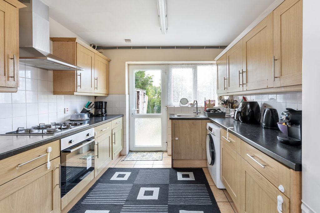 Property photo 3 of 23