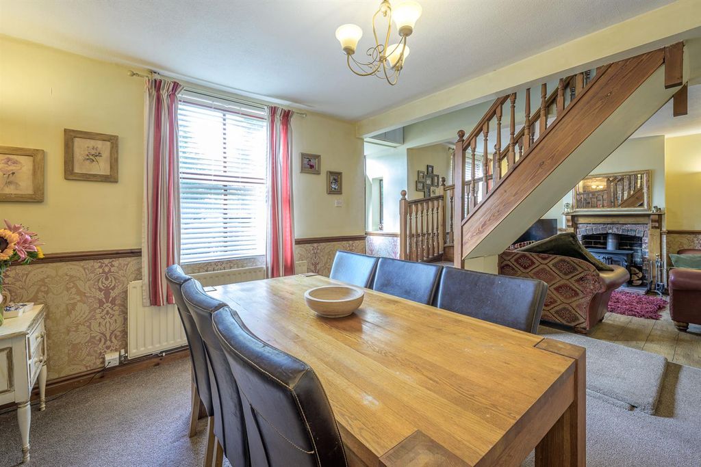 Property photo 3 of 31
