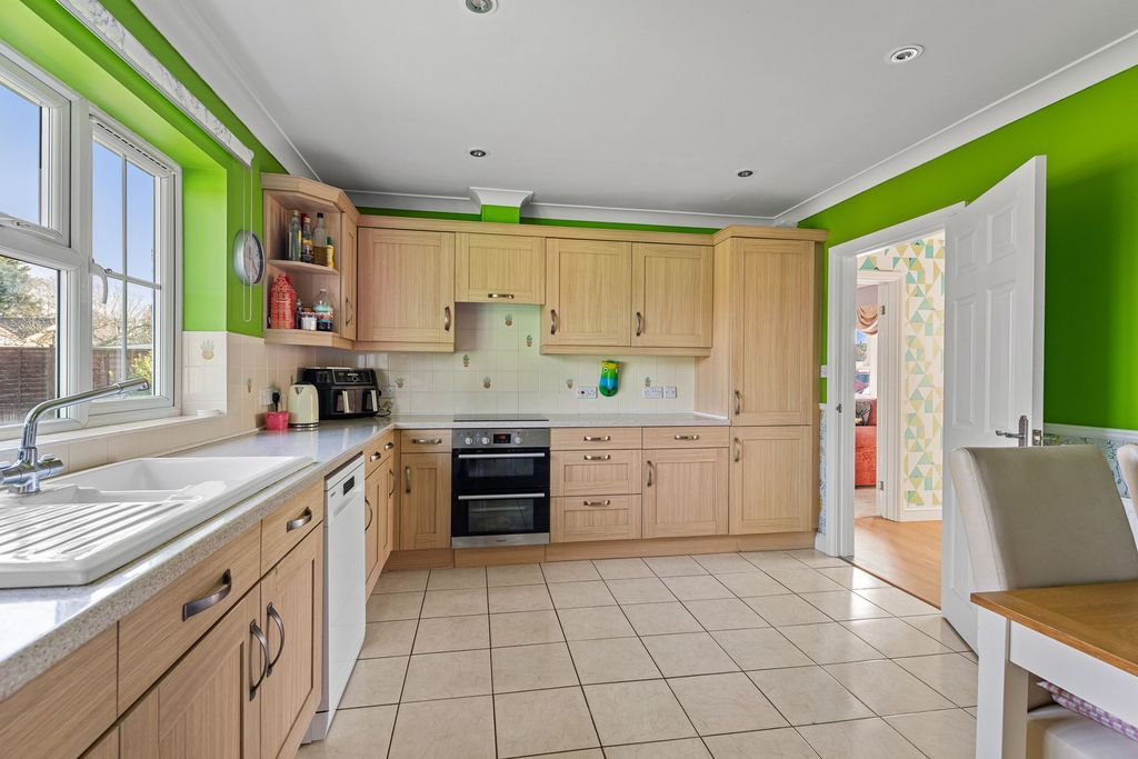 Property photo 2 of 27