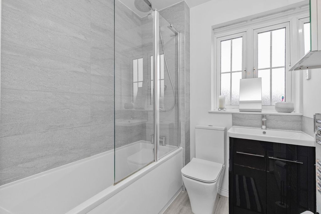 Property photo 3 of 25