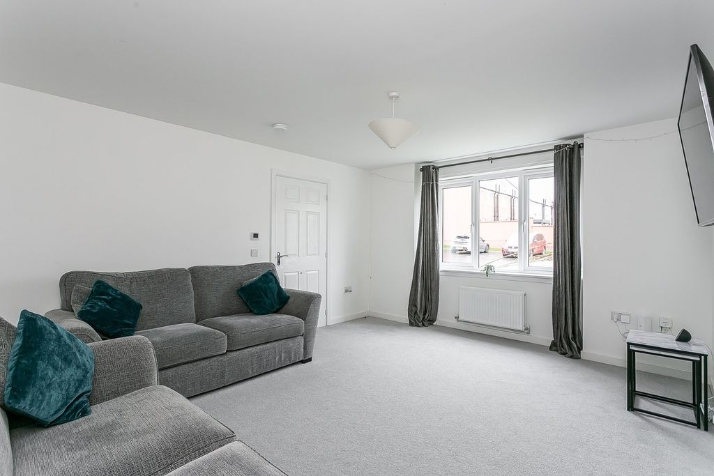 Property photo 2 of 26