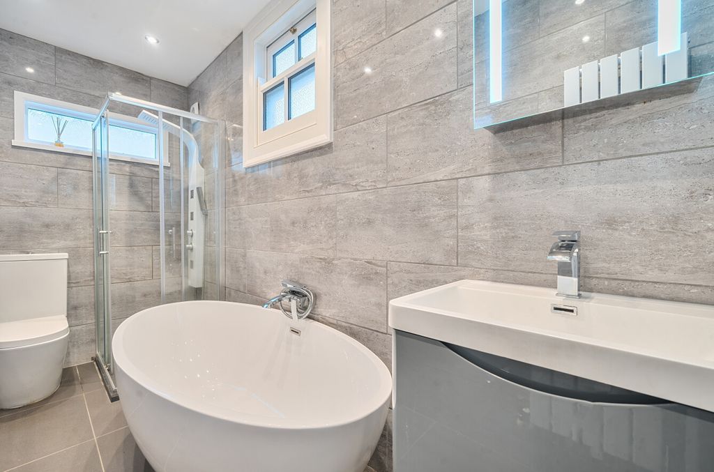 Property photo 3 of 25 1405809-5-697792c...