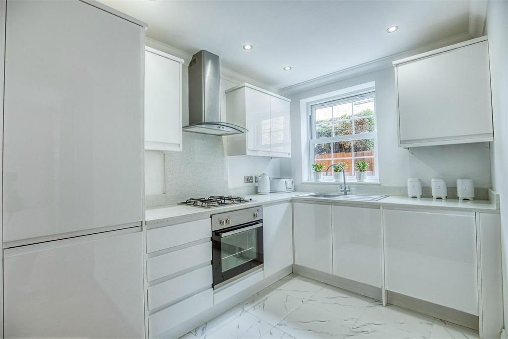 Property photo 3 of 8 3