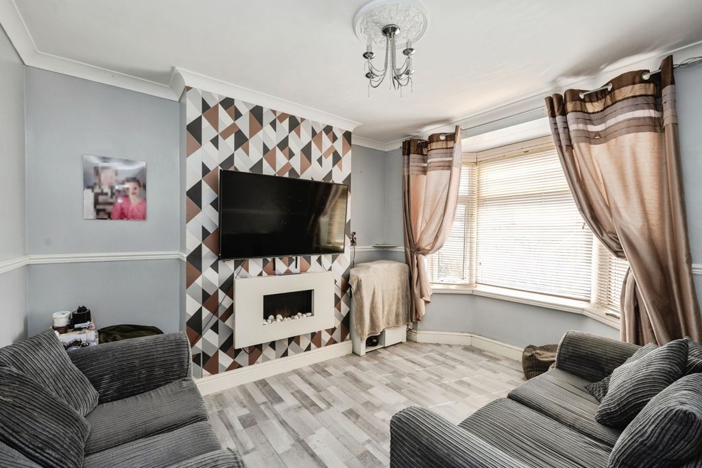 Property photo 3 of 20 Pbox-Img.Jpg