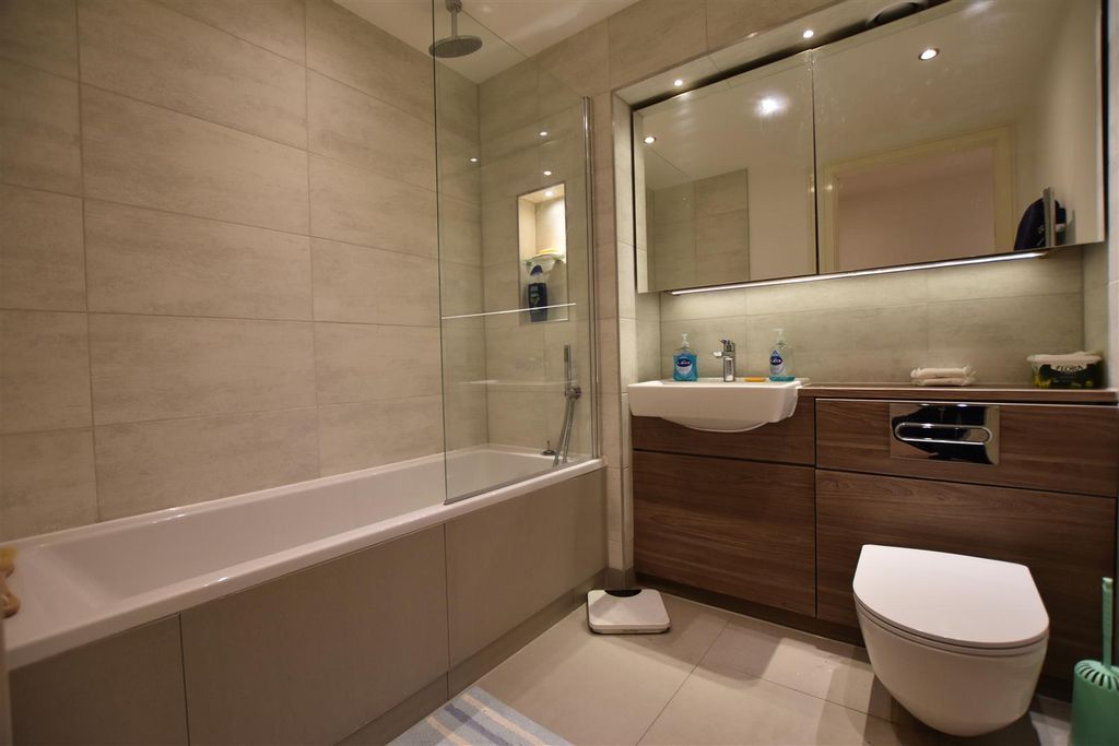 Property photo 3 of 6