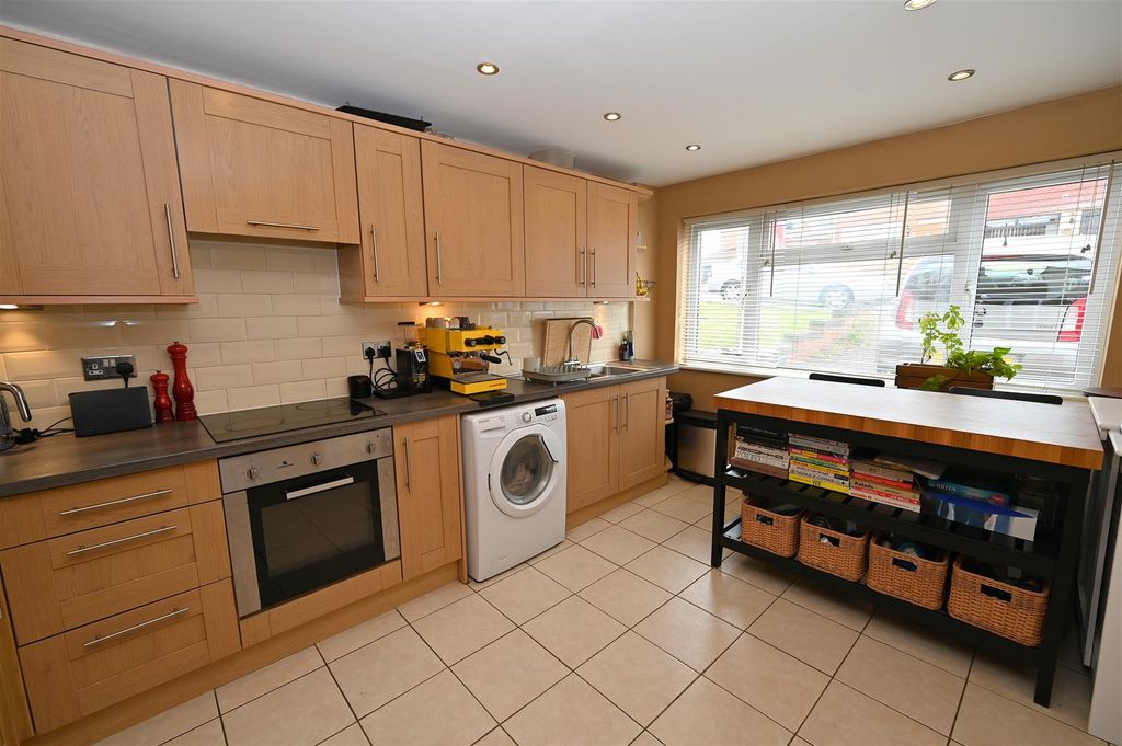 Property photo 2 of 15 Kitchen1.Jpg