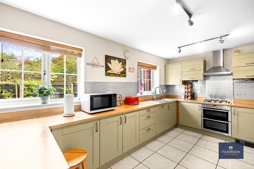 Property photo 3 of 40 Kitchen