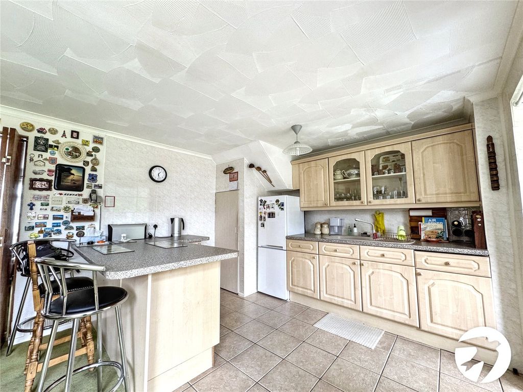Property photo 3 of 16 Picture No. 11