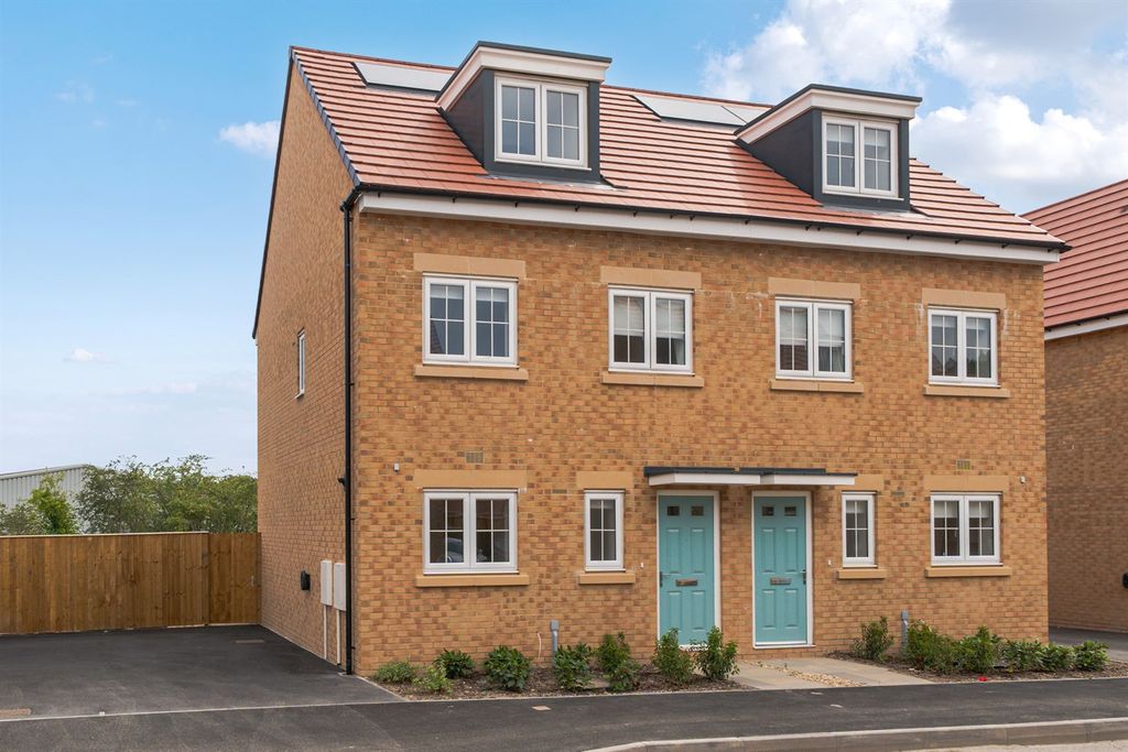 Property photo 1 of 17 External