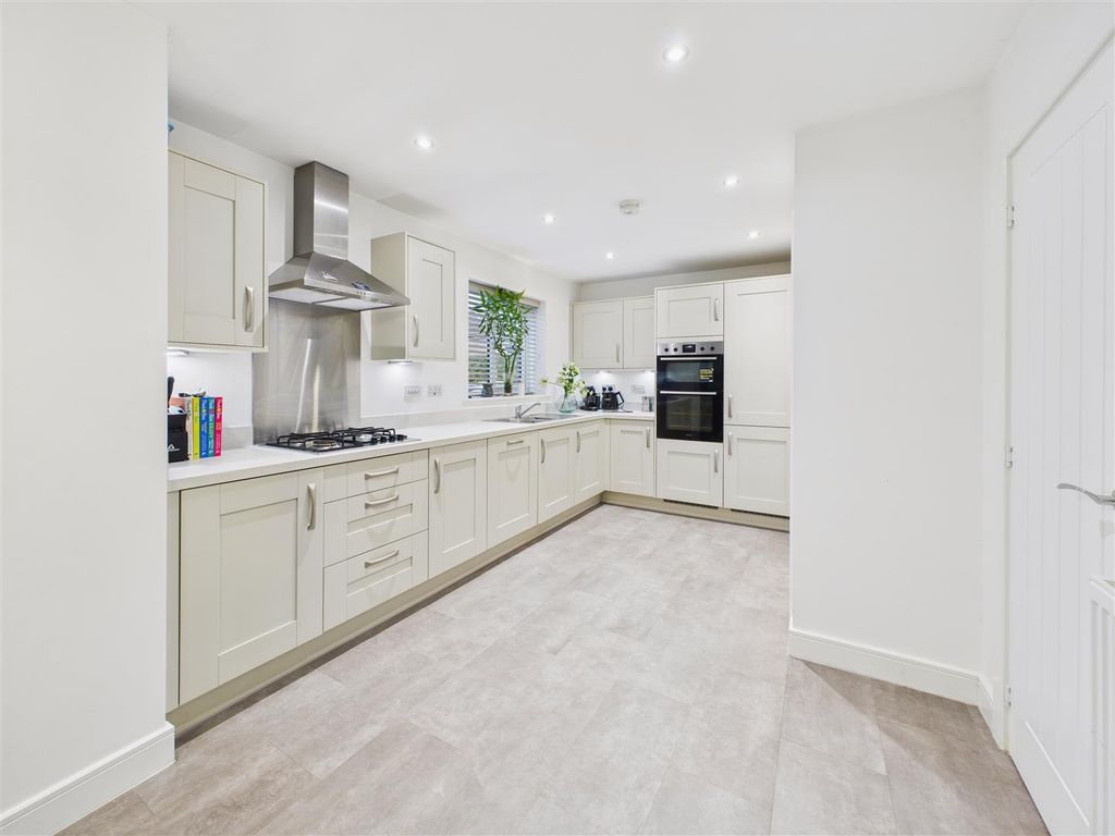 Property photo 3 of 15 Dining Kitchen